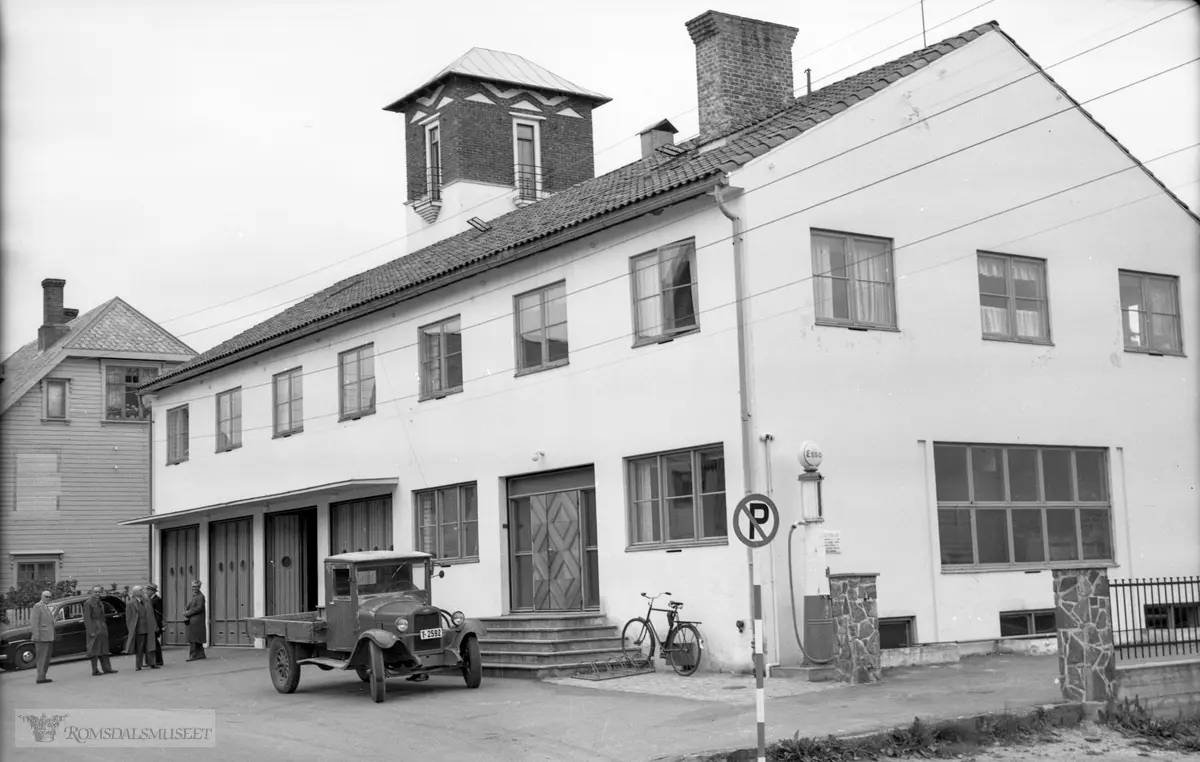 "Ragnar, Selma og Dagny på vitjing 1954".."På kringstadlina? våren 1954 - I Årødalen"."Franske deputerte på vitjing"