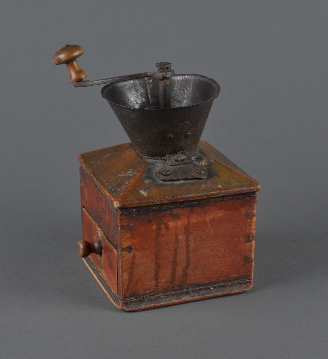 Kern for å male kaffe. Har en skuff foran for å hente ut ferdig malt kaffe.