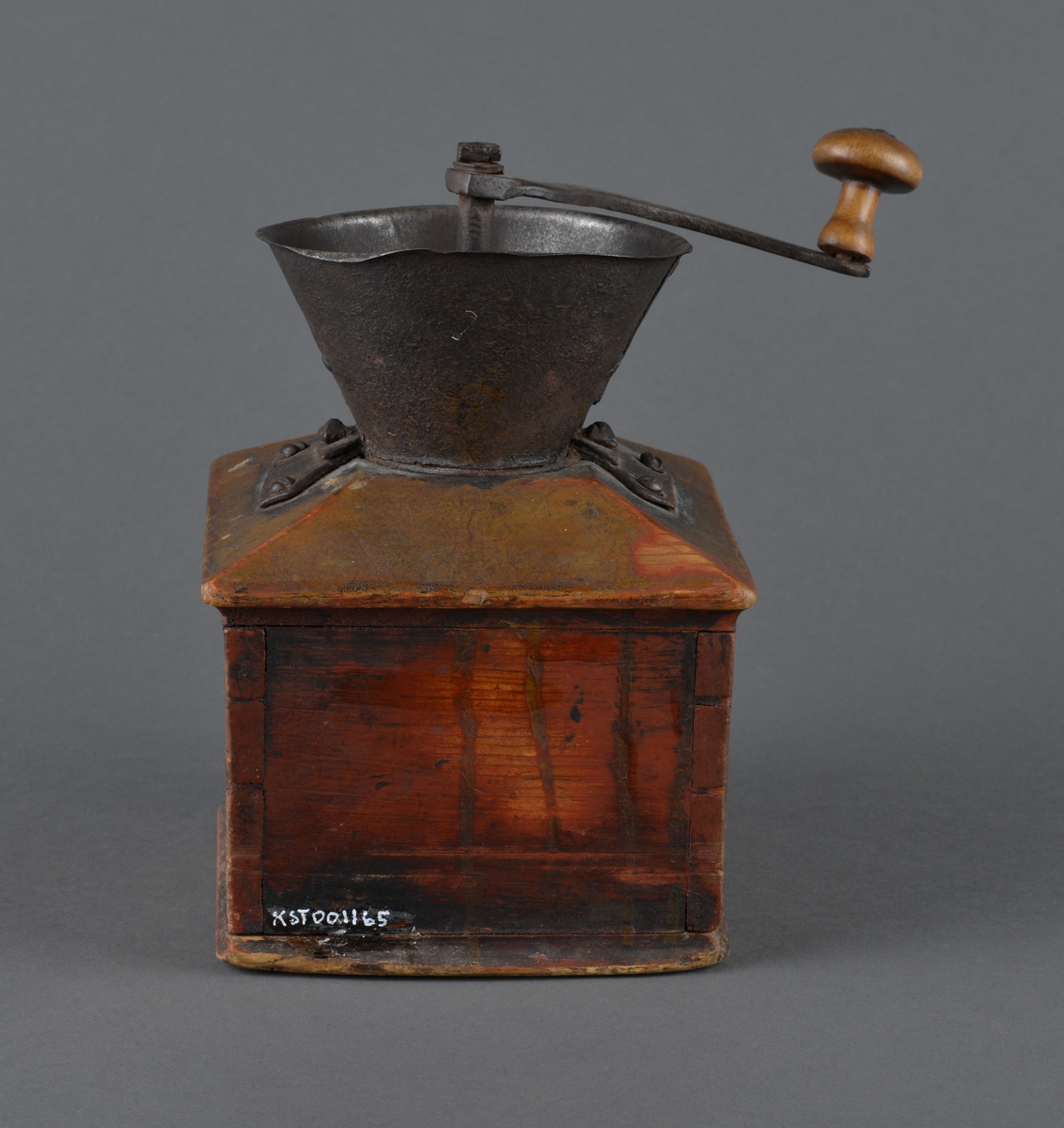 Kern for å male kaffe. Har en skuff foran for å hente ut ferdig malt kaffe.