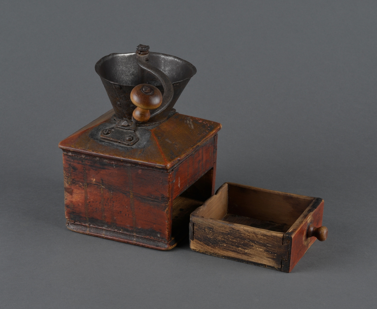 Kern for å male kaffe. Har en skuff foran for å hente ut ferdig malt kaffe.