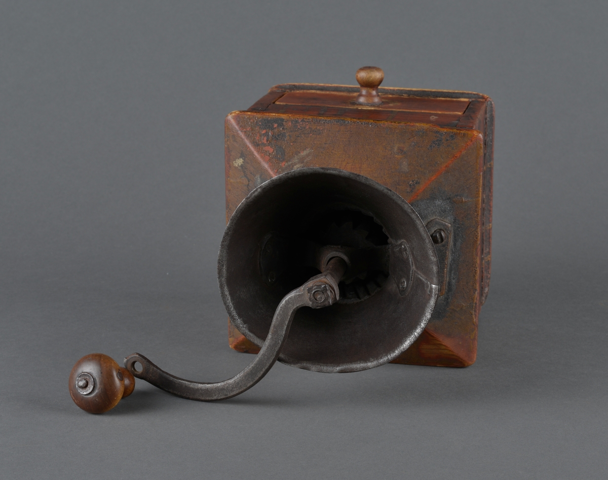 Kern for å male kaffe. Har en skuff foran for å hente ut ferdig malt kaffe.