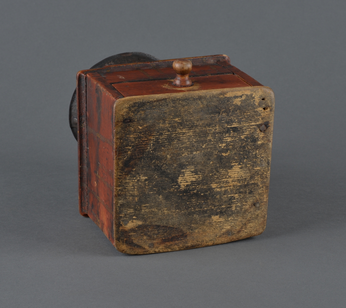 Kern for å male kaffe. Har en skuff foran for å hente ut ferdig malt kaffe.