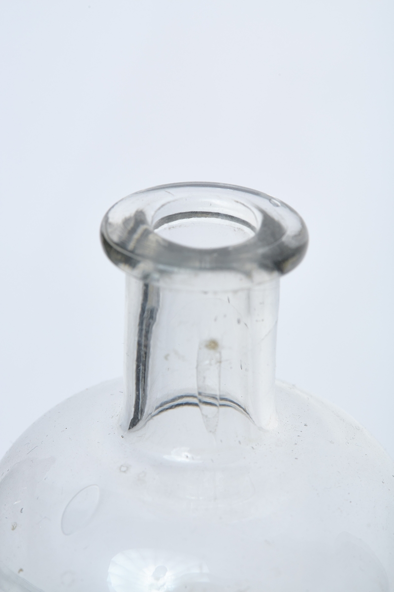 Medisinflaske av klart glass.