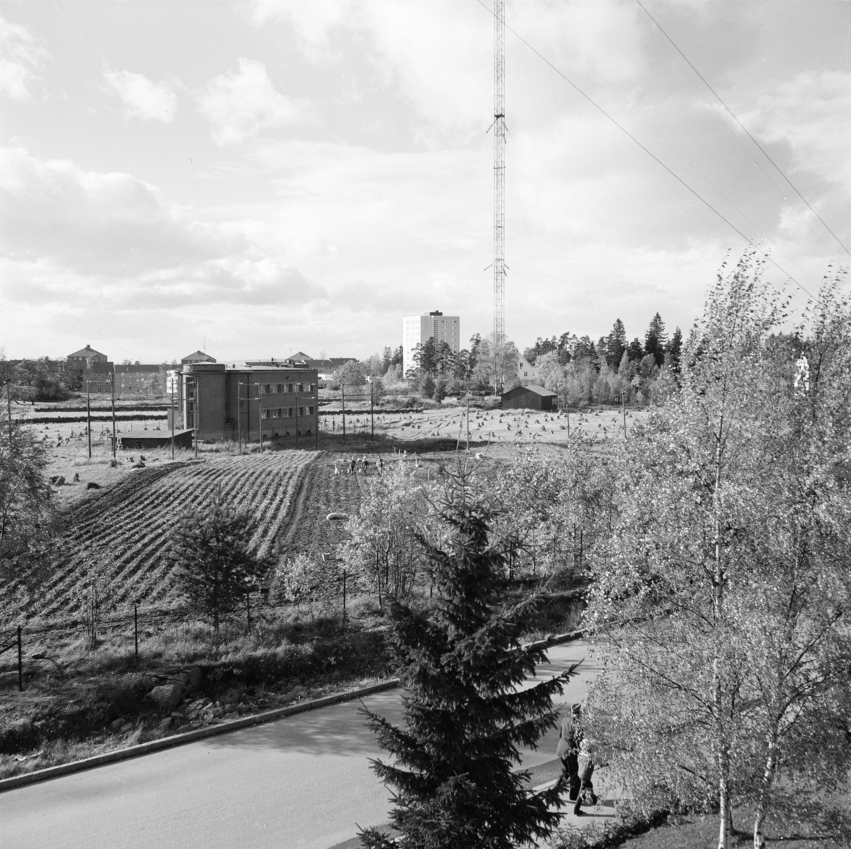 Lambertseter Kringkastningsenderen m/antennemast  AK-PR-19, Perm "sept - des 58", neg 120.