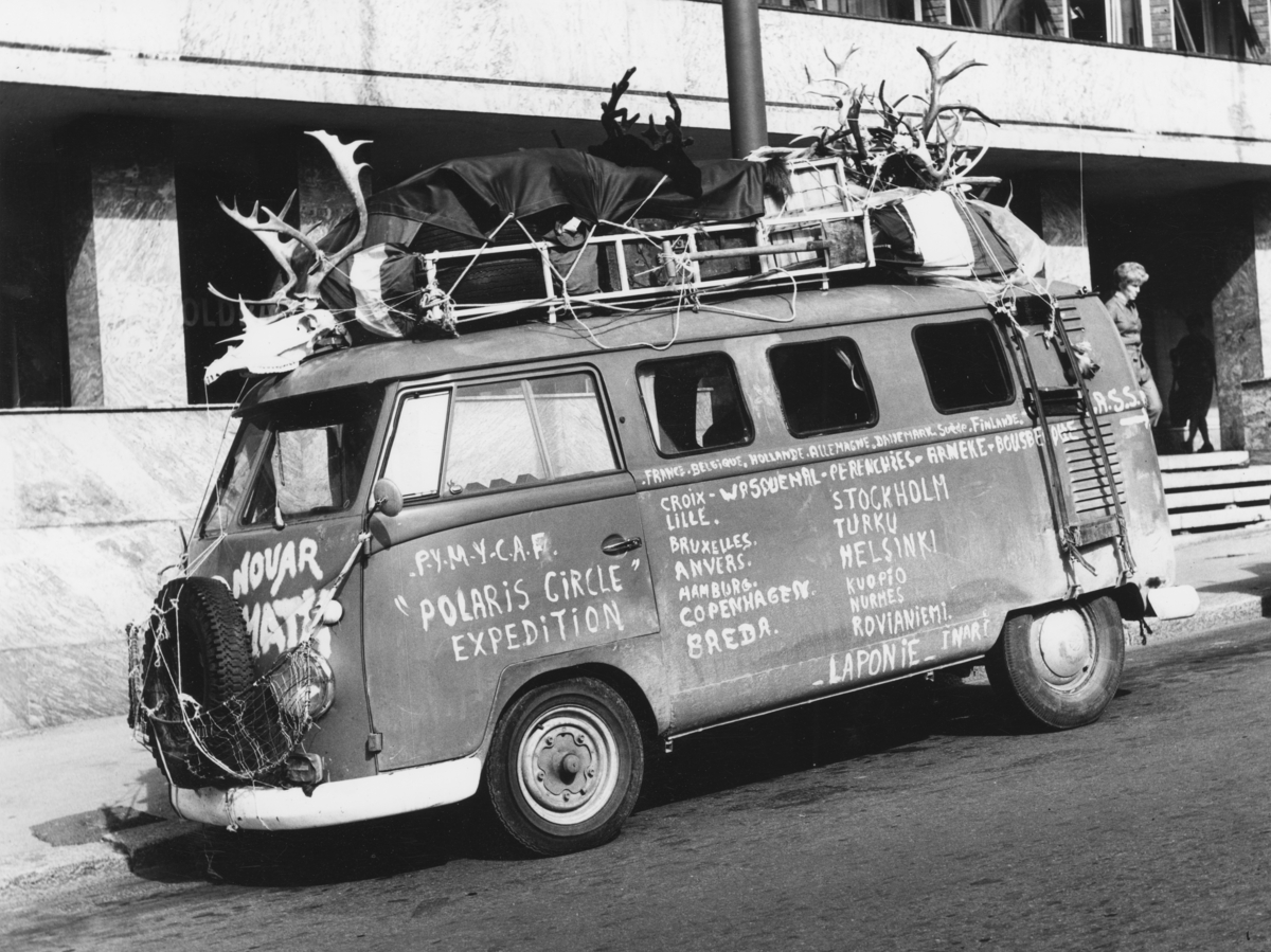 Oslo, 03.07.1971 VW camper med gevir, tekst på siden "Polaris Circle" expedition.