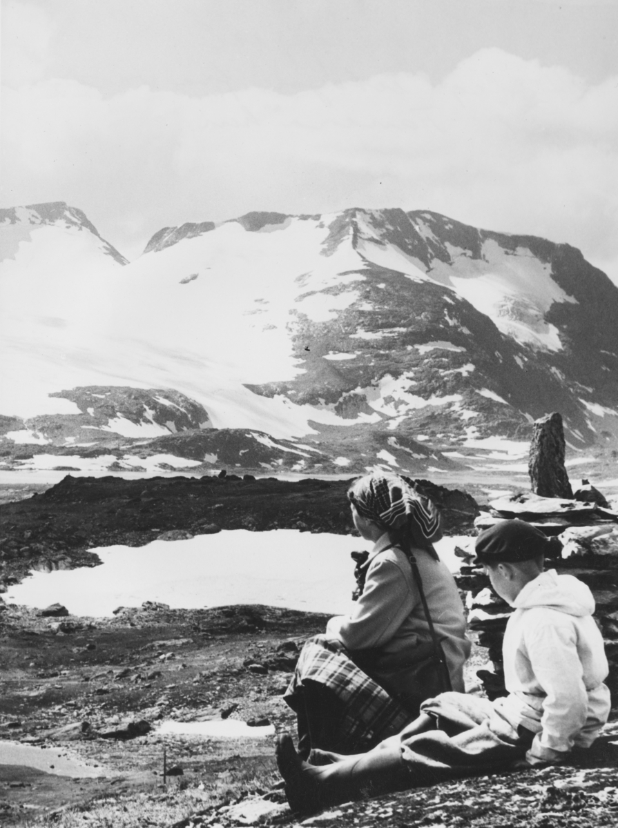 Sognefjell. Herlig utsyn fra varden mot Fanaråken.