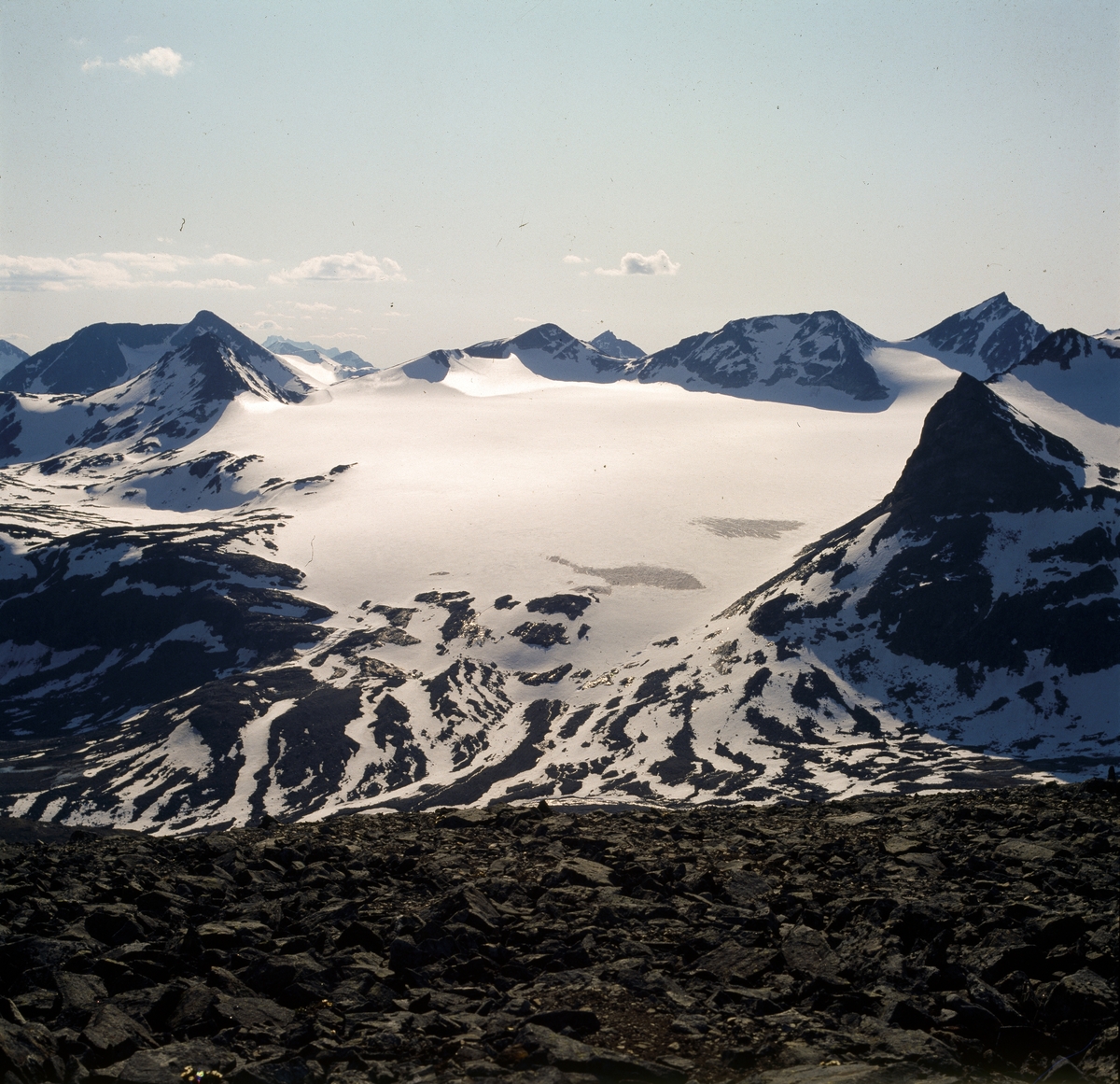 Vestre Memurubre - Memuru- tinder og Hellstugutinder fra  Surtningsui (2308 m.o.h.) Jot. 3f- 1 24.6.-82