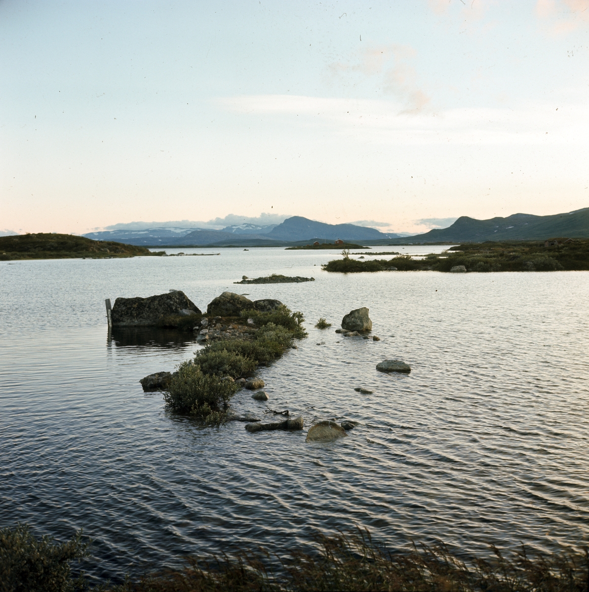 Bjørnhølen mot (Vinstervann og fjella mellom Bygdin og Gjende) F11-12 5.8.-76