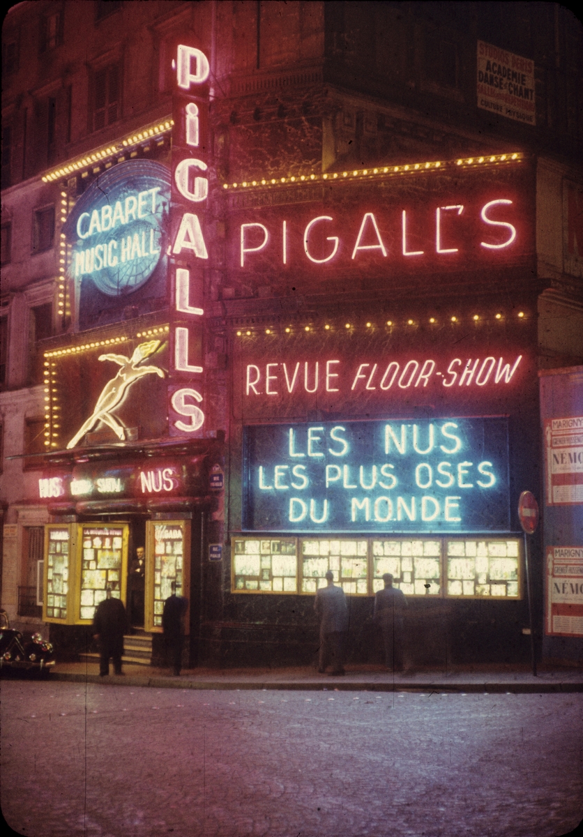 Fasadebilde av nattklubben Pigalle i Paris.