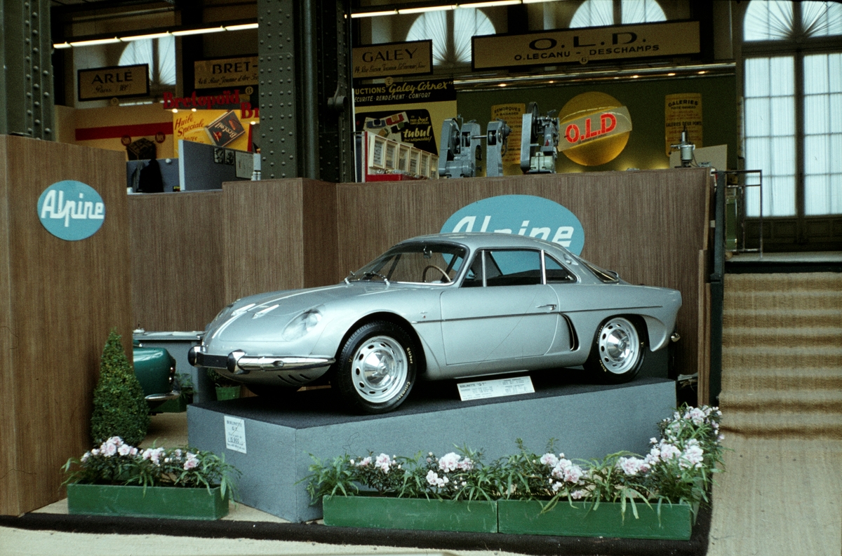Foto fra en bilmesse i Frankrike. Alpine A110, også kalt Berlinette.