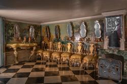 Dockskåp i utställningen "Dockskåp", visad på Nordiska musee