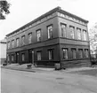 Domkapitelhuset. Uppfördes 1844 som gymnastik- och sånghus för Härnösands gymnasium efter ritningar av arkitekt C.G. Blom-Carlsson. År 1973 flyttades byggnaden från kvarteret Rådhuset vid Nybrogatan till Nygatan 14. Byggnaden restaurerades då exteriört efter originalritningar.