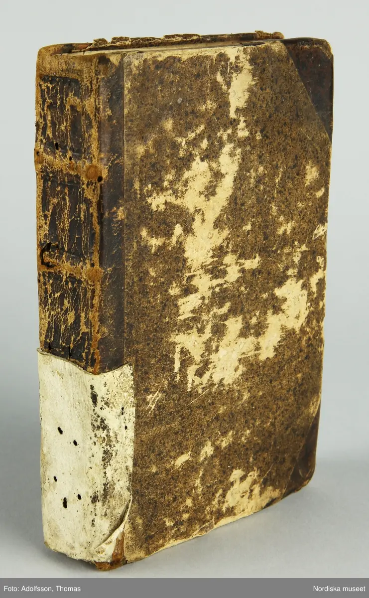 Kokbok av Maria Elzberg (1751) med titeln:  
Försök til en pålitelig matrednings-bok, eller Upriktig beskrifning på allehanda matlagning, med hwad thertil hörer, såsom then nu för tiden är brukelig uti the förnämste hof-kök, utan then förr wanlige tilsatts af en myckenhet krydder. Jemte en upsats på rätters indelning til måltider, theras upsättande på borden, och om betjänandet therwid. Af M.E.B. Stockholm, tryckt uti kongl. tryckeriet, 1751.

Har tillhört författaren Anna Maria Lenngren.