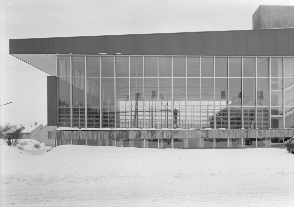 Arkitekturfoto av Idrettens hus i  Narvik.