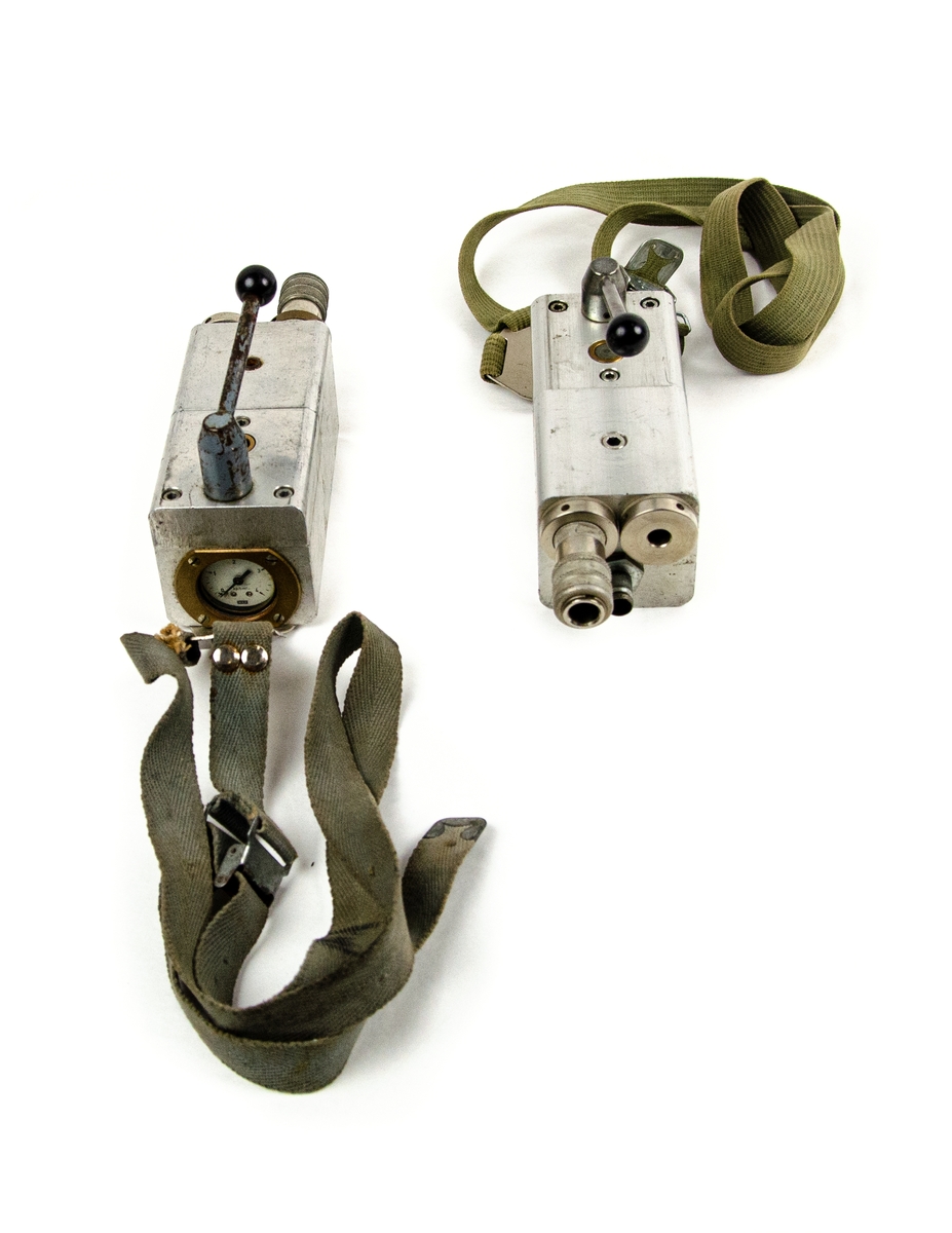 Kompressoraggregat, Honda G28, 2,8 HP. 100L/MIN 7KP,1-CYL, Förgasarmotor 2HK. För teleskåpmast 20M. Till föremålet hör en anpassad skyddsklädsel, dubbel uppsättning av manöverenhet samt slang med tillhörande komponenter. Till kompressoraggregatet finns även en tillhörande följesedel.