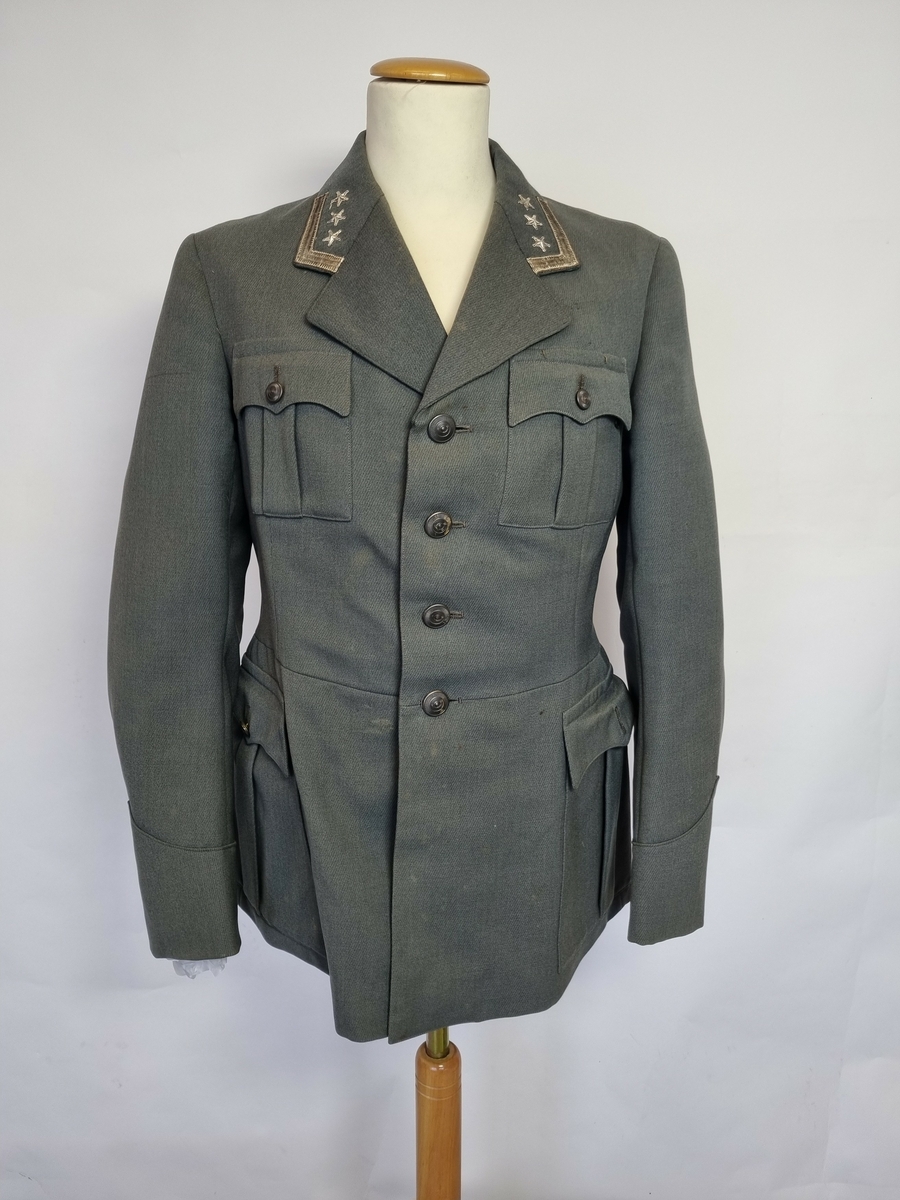 HH.1973-0331 A= Jakke, feltuniform
HH.1973-0331 B= Ridebukse
