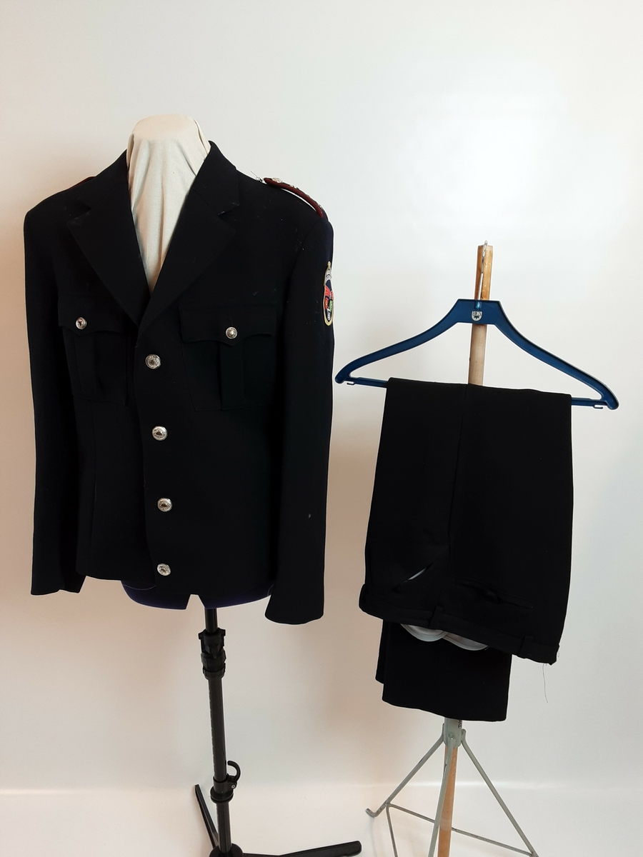 Uniform brukt av brannmester; 3 stjerner. Hedemarken interkommunale brann-og feiervesen, 1988.