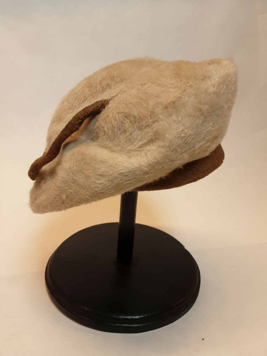 Beige damehatt.