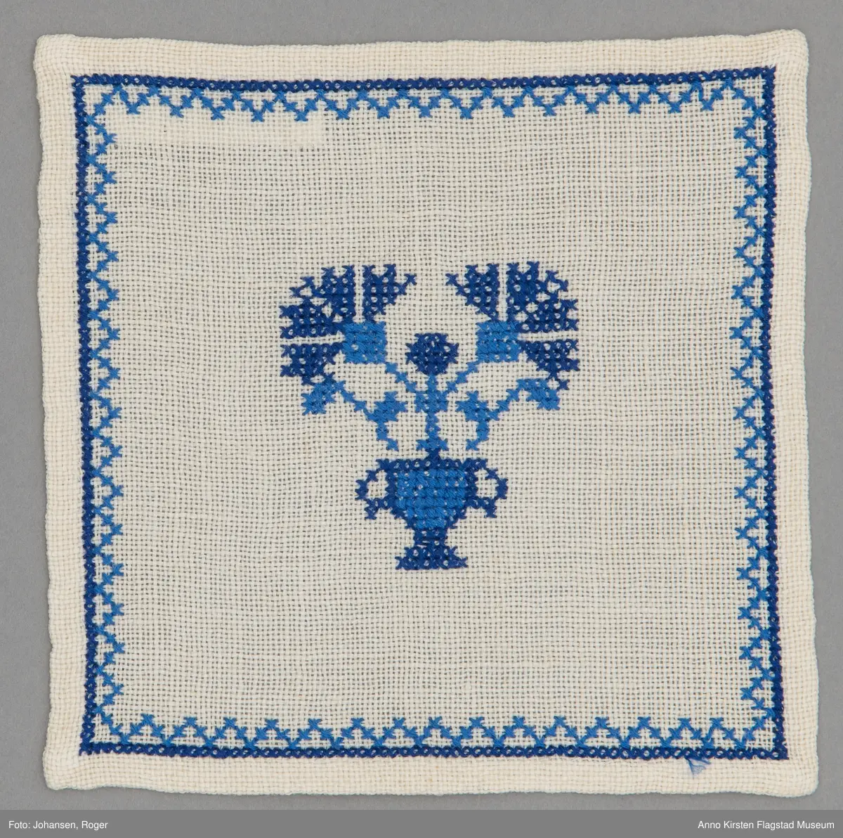 Blomstervase og border. 