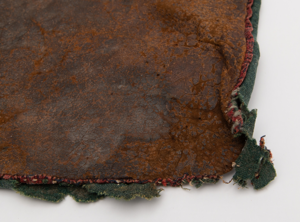 Strie, skinn.
Rødt, blått, hvitt orn.på grønn bunn.

S O S 1756