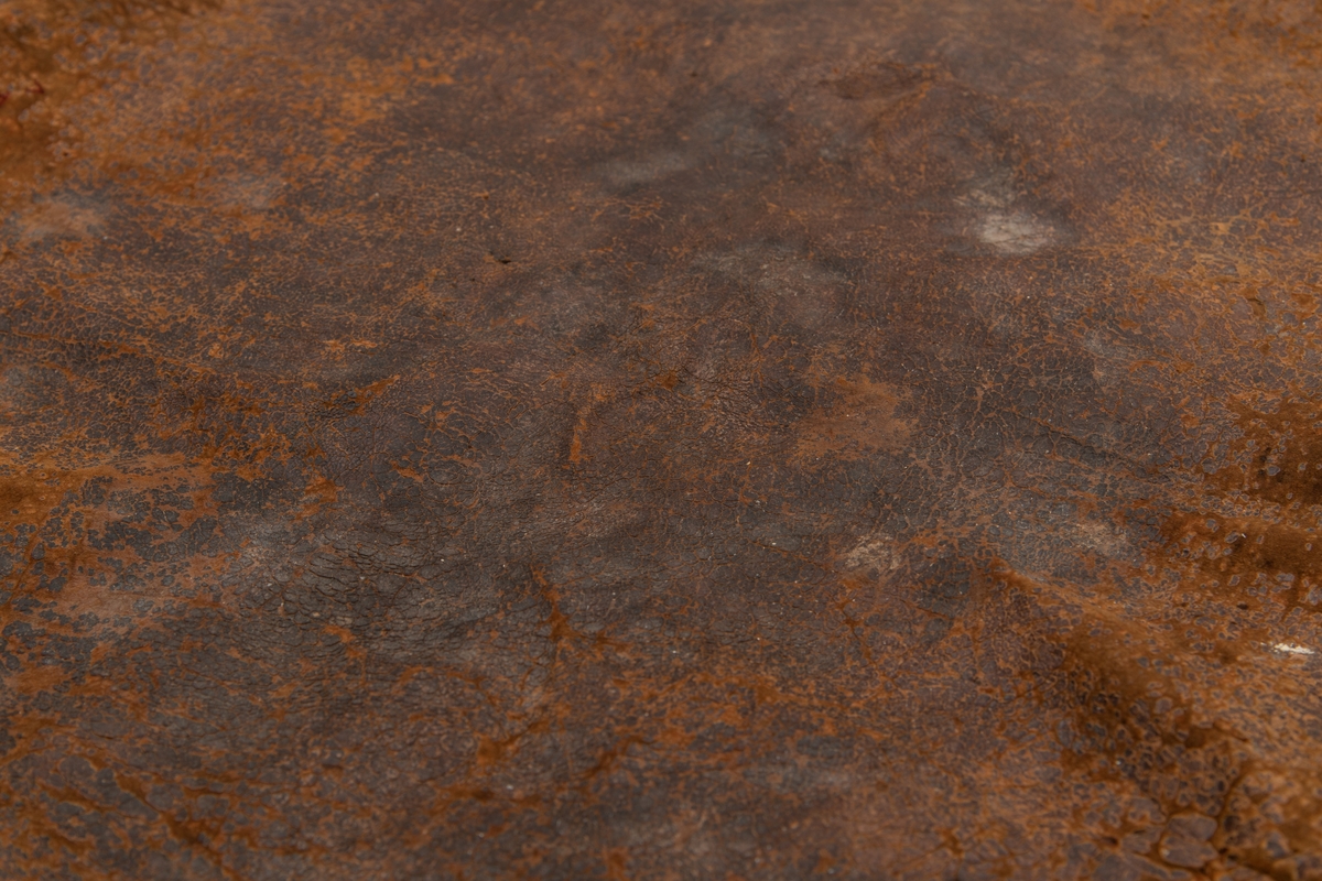 Strie, skinn.
Rødt, blått, hvitt orn.på grønn bunn.

S O S 1756