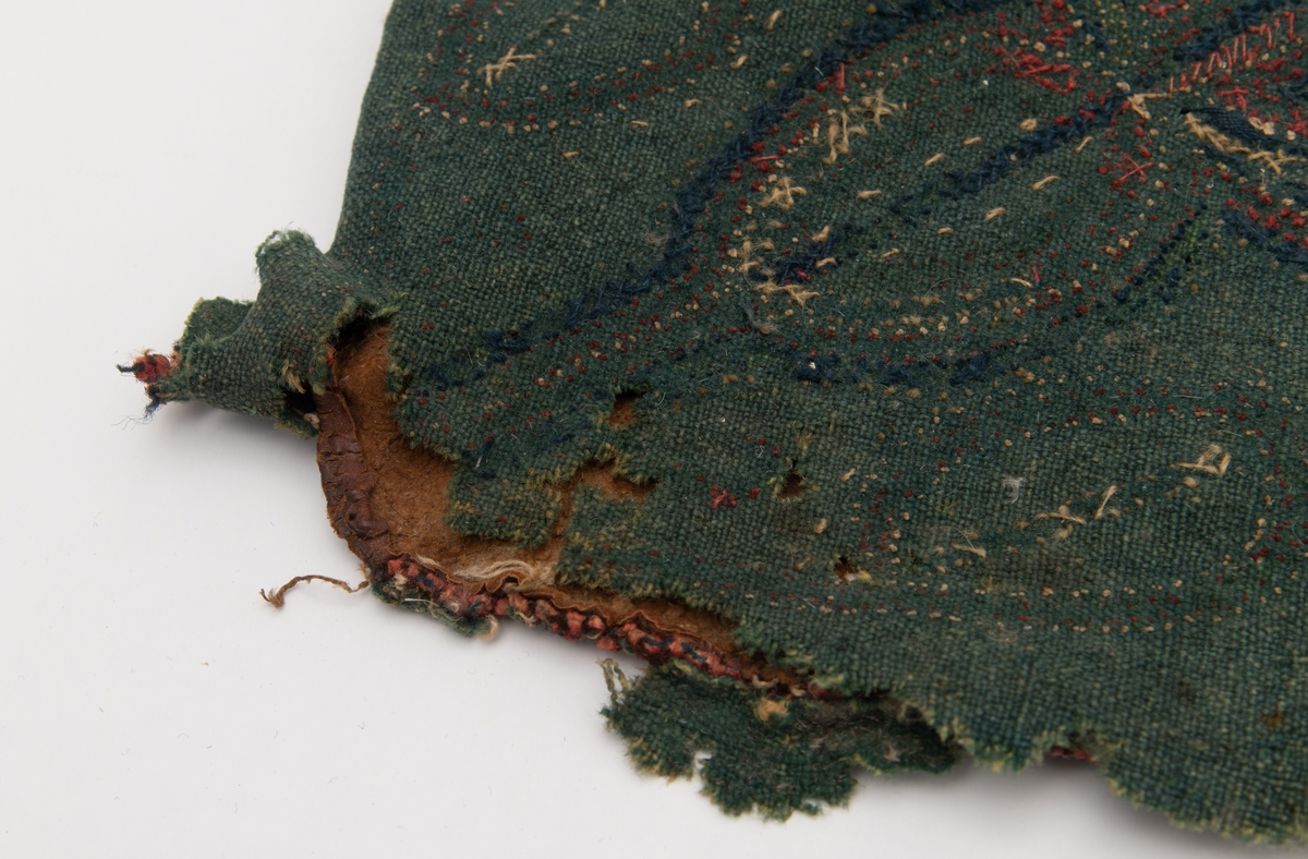 Strie, skinn.
Rødt, blått, hvitt orn.på grønn bunn.

S O S 1756