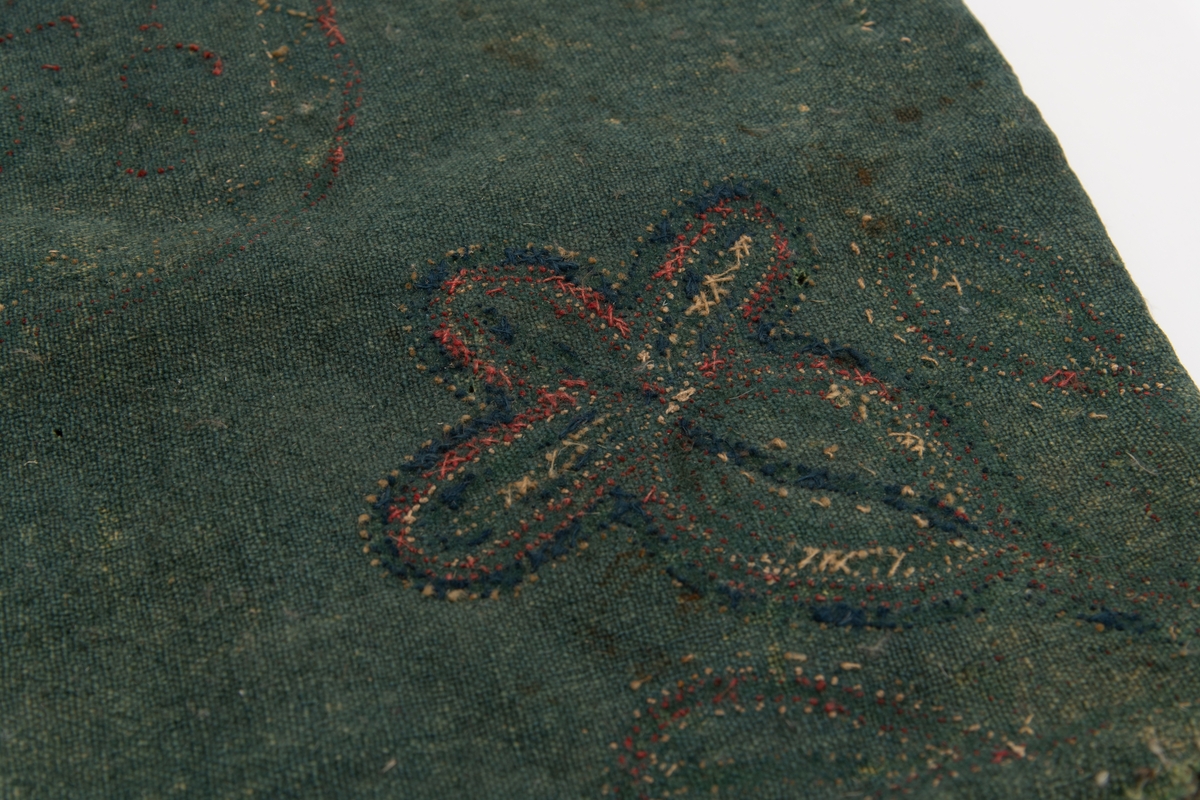 Strie, skinn.
Rødt, blått, hvitt orn.på grønn bunn.

S O S 1756