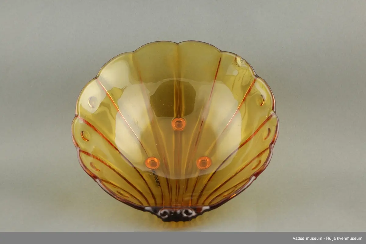 Brun glassbolle.