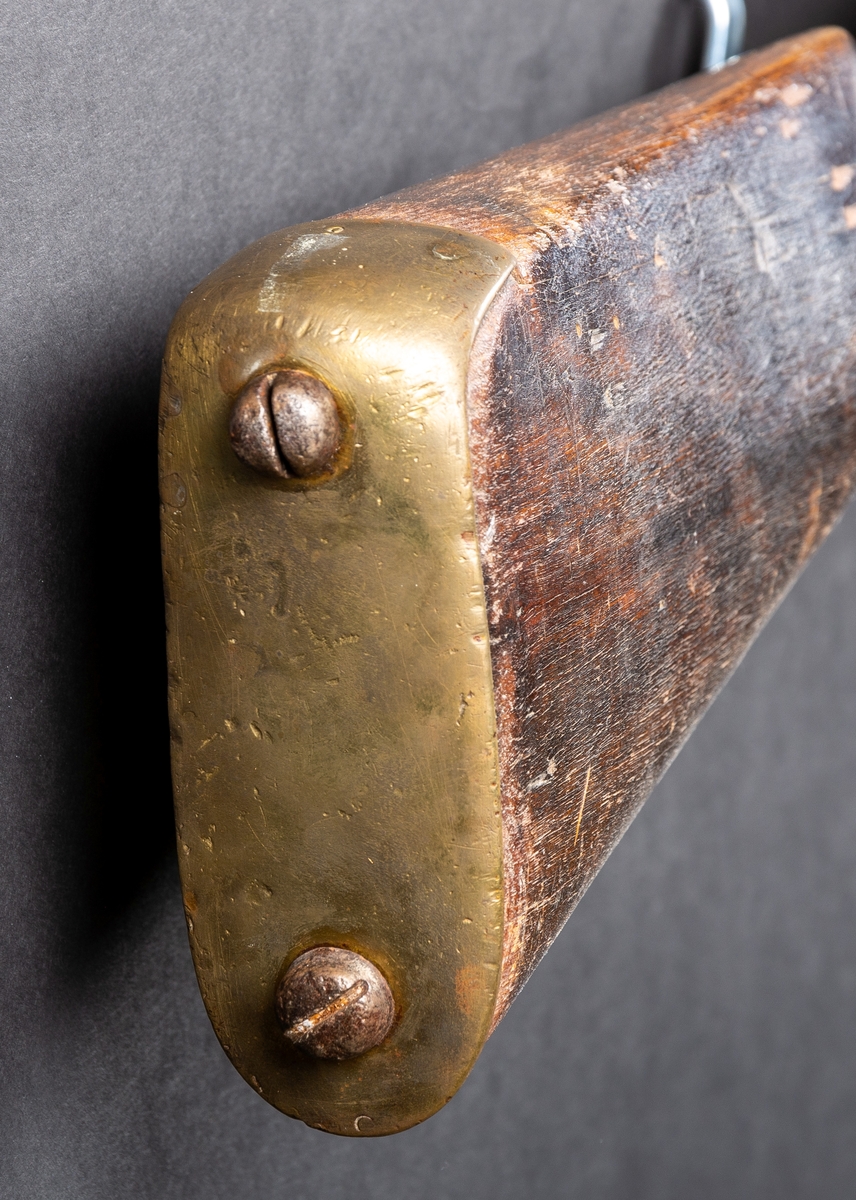 Gevär med tillhörande bajonett. Flintlås (enl accessionskatalog).