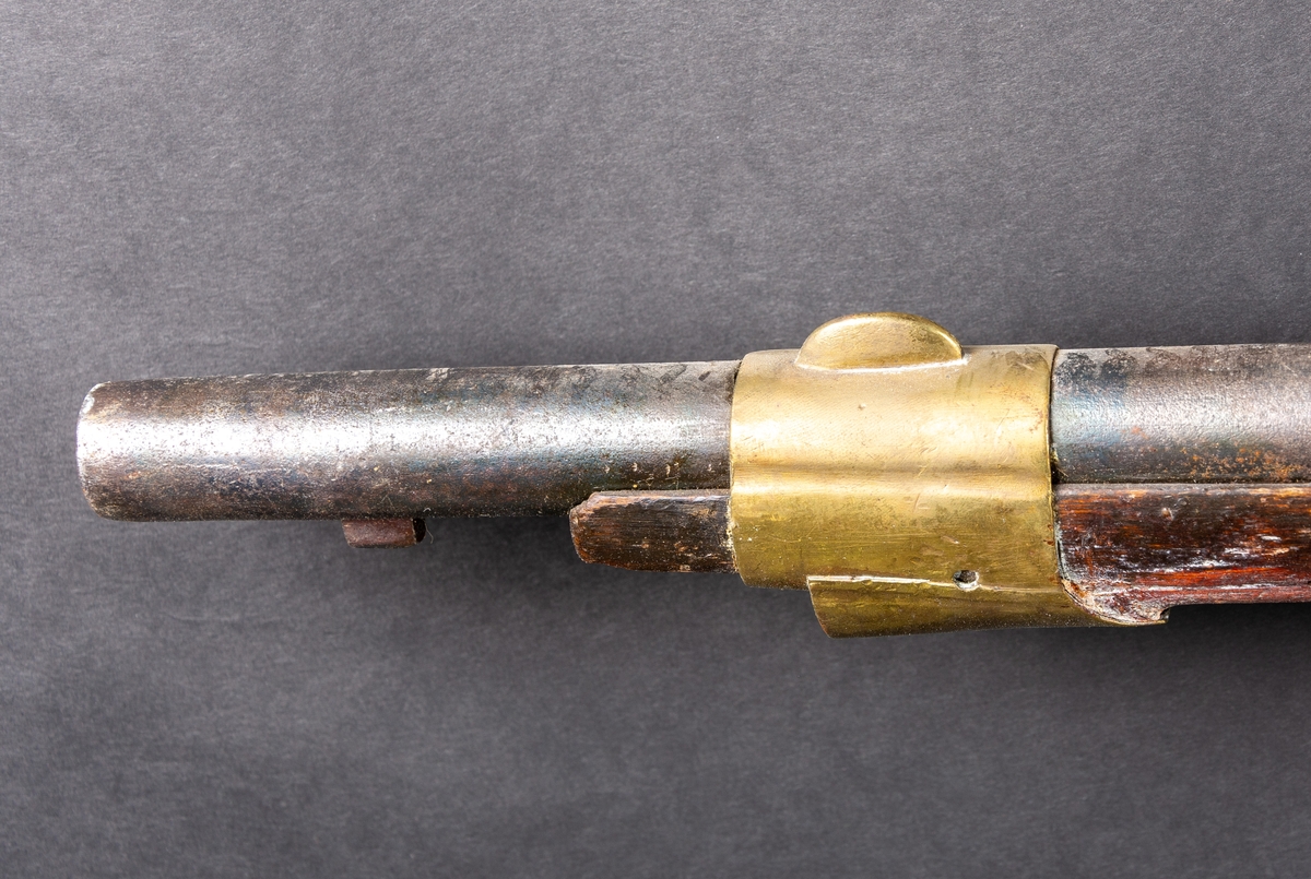 Gevär med tillhörande bajonett. Flintlås (enl accessionskatalog).