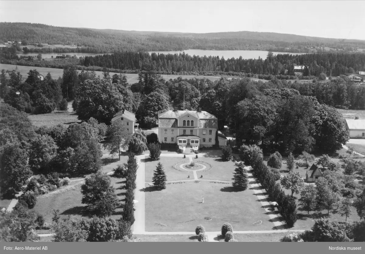 Värmland. Svaneholms herrgård, Svanskog. Flygfotografi från år 1937. Aero Materiel A/B.