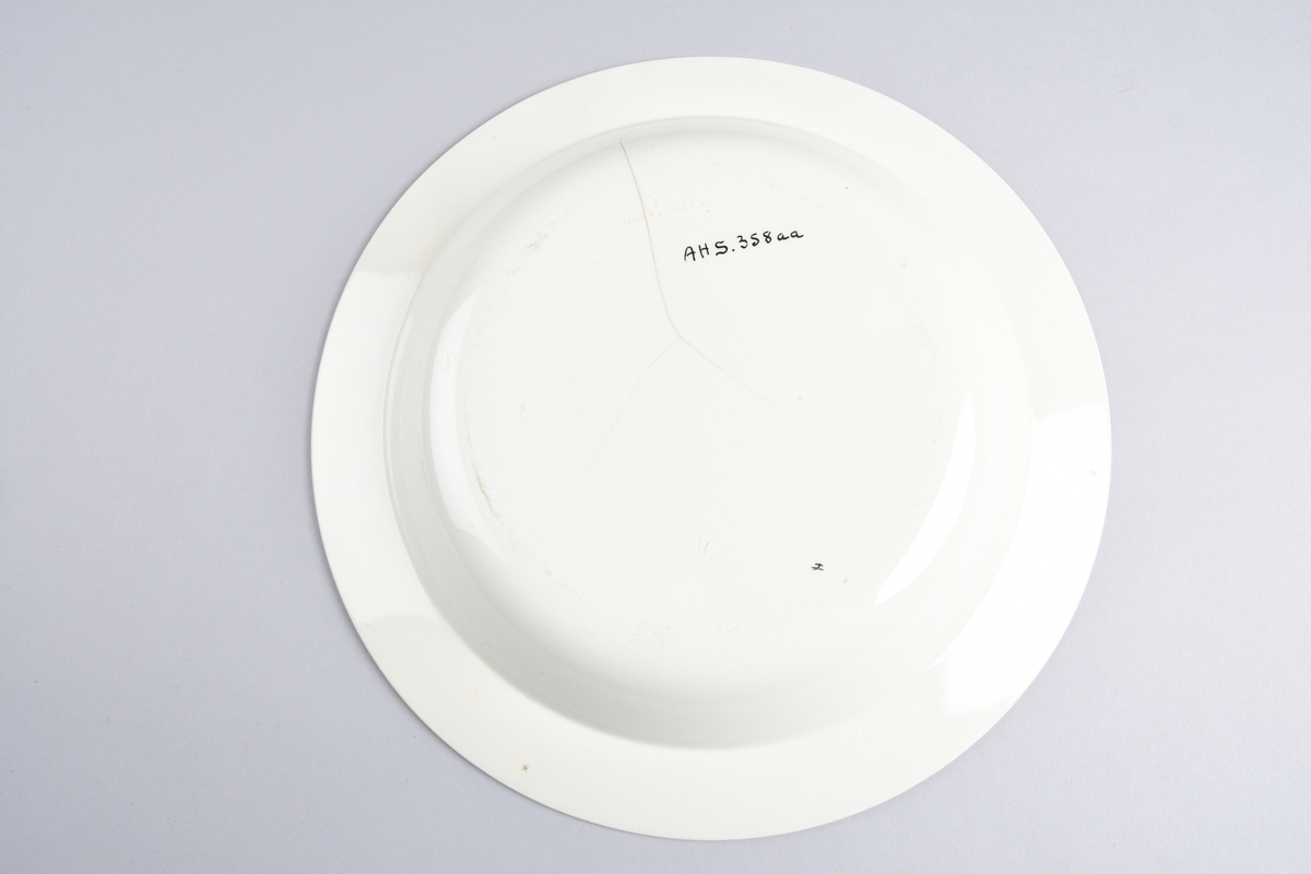 Stilisert borddekor i to grønnfarger langs kanten.