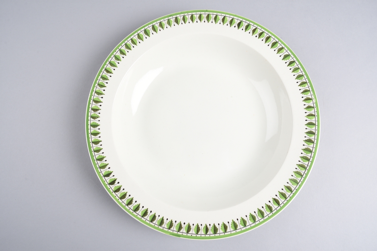 Stilisert borddekor i to grønnfarger langs kanten.