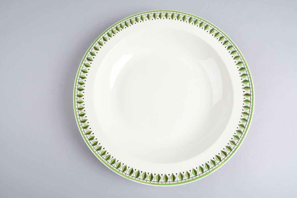 Stilisert borddekor i to grønnfarger langs kanten.