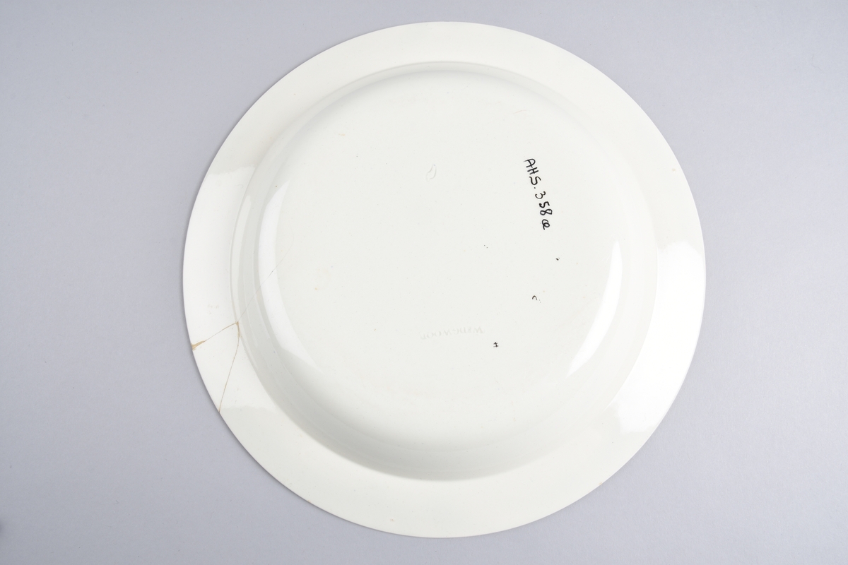 Stilisert borddekor i to grønnfarger langs kanten.