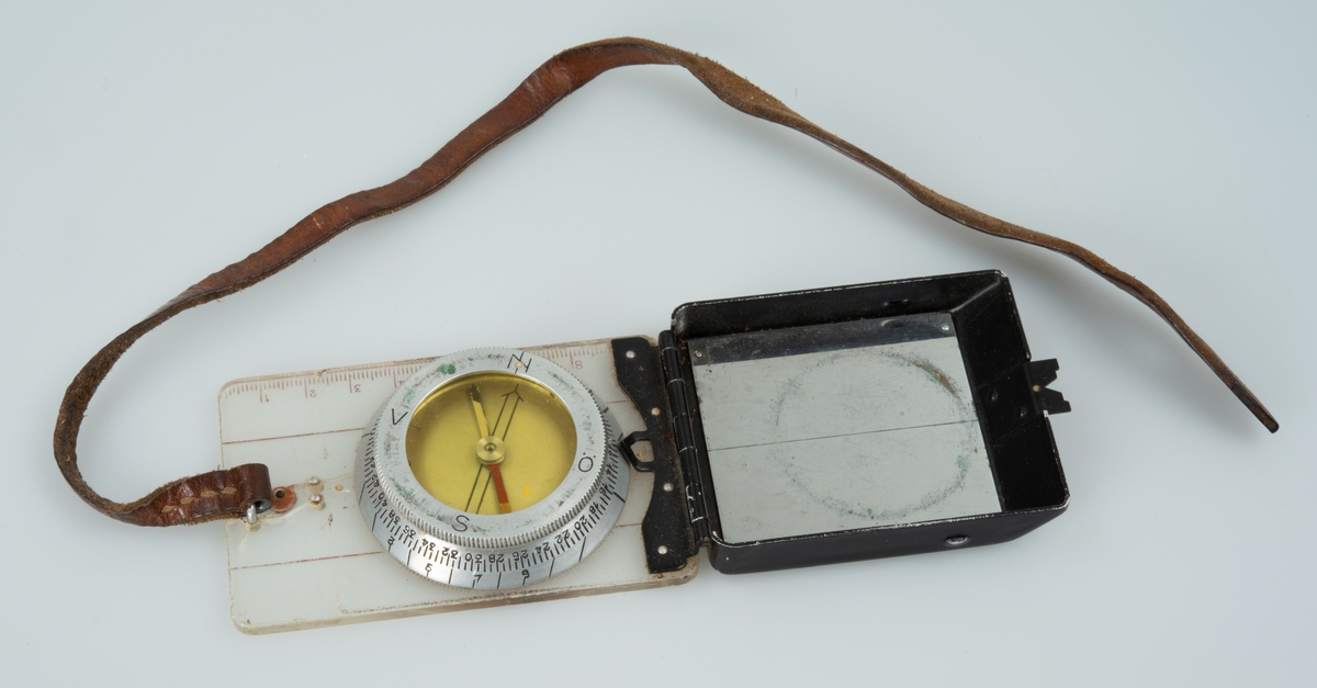 Diverse gjenstander etter Jon Steihaug, hovedsakelig fra tjenestetiden ved HV etter krigen.