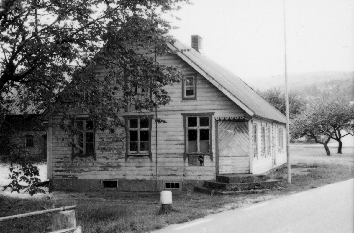 Laholm. Hasslövs sn. Den blivande hembygdsgården under restaurering.