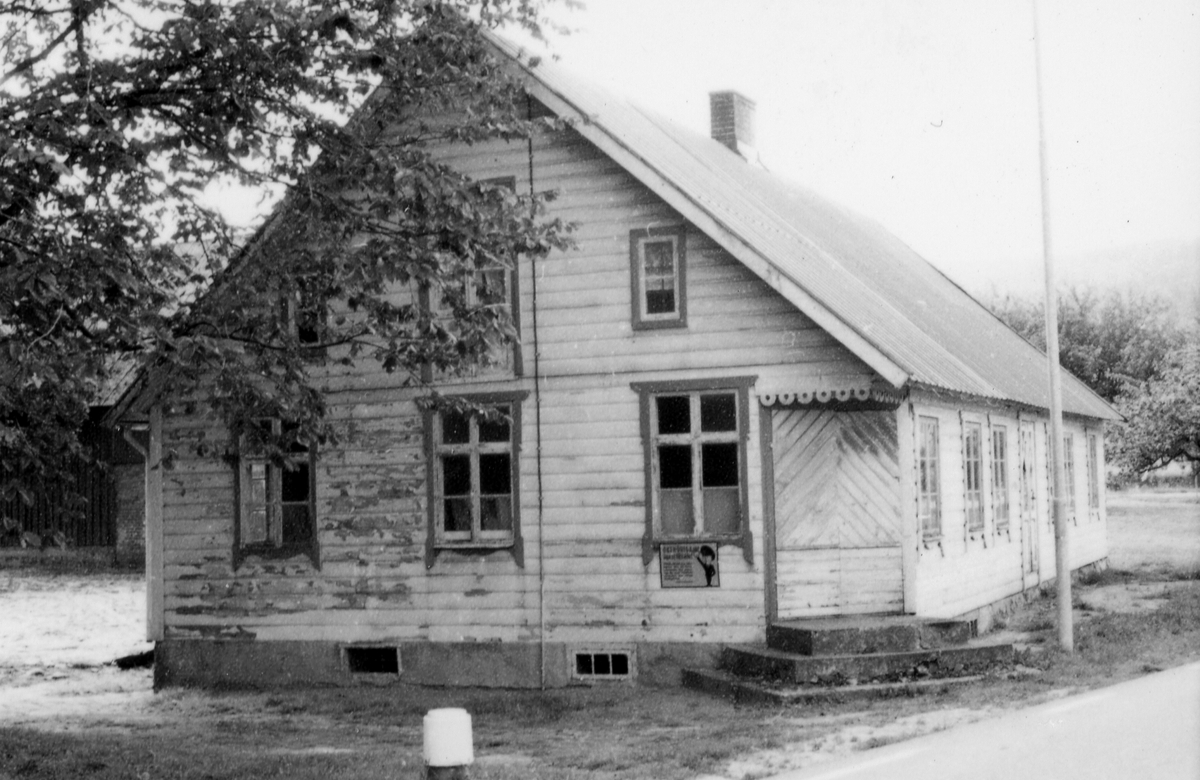 Laholm. Hasslövs sn. Den blivande hembygdsgården under restaurering.