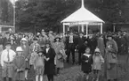 Publik vid Hantverksmässan i augusti 1925, Västerås Folkets park.