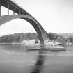 Fartyget Tärnsjö vid Sandöbron