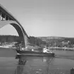 Fartyget Waren vid Sandöbron