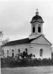 Ådalslidens kyrka. I Ådalsliden byggdes en stenkyrka under slutet av 1200-talet. Efter en brand uppfördes en ny träkyrka 1646 på samma plats. Den ersattes med en ny träkyrka 1820 efter ritningar av P. Palmroth. Kyrkan försågs med torn. Vid de äldre kyrkorna stod klockstaplar. Interiören följer väl empirestilen med tunnvalvstak och listverk, målat skenperspektiv på altarväggen och landskapets främste träsnidare Zackris Persson tillverkade predikstolen. Orgel från 1910 som byggdes om 1949.