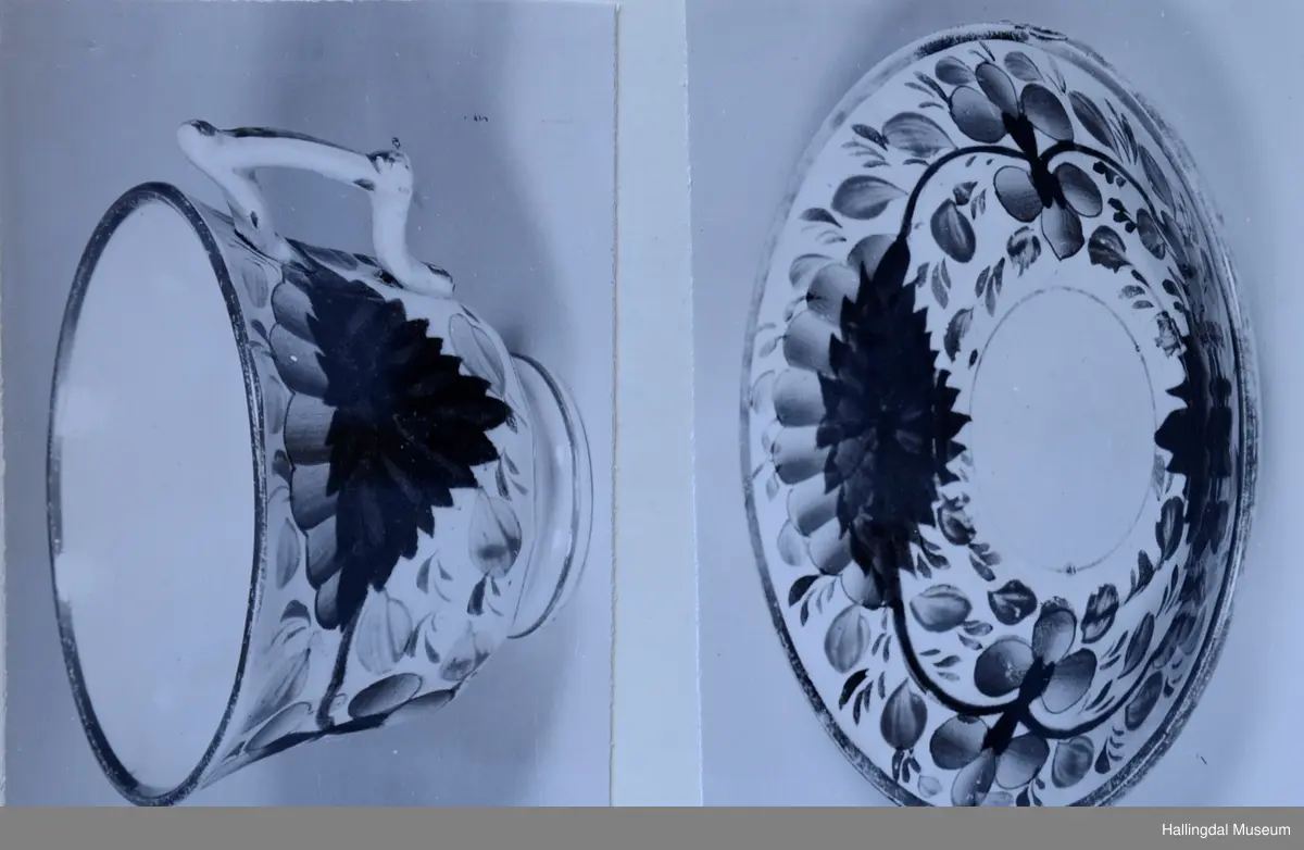 a) Kopp: Stentøy, hvit, liten. Markert fotring. Siden svunget. Utv. polygongal, dekorert med 2 store trekantede blomster i blått og rødt. Mellom dem 6 røde og grønne blad.
b) Skål: Stentøy, hvt, rund. Forholdsvis dyp med skrå side. Samme dekor som koppen. R.B.S.
