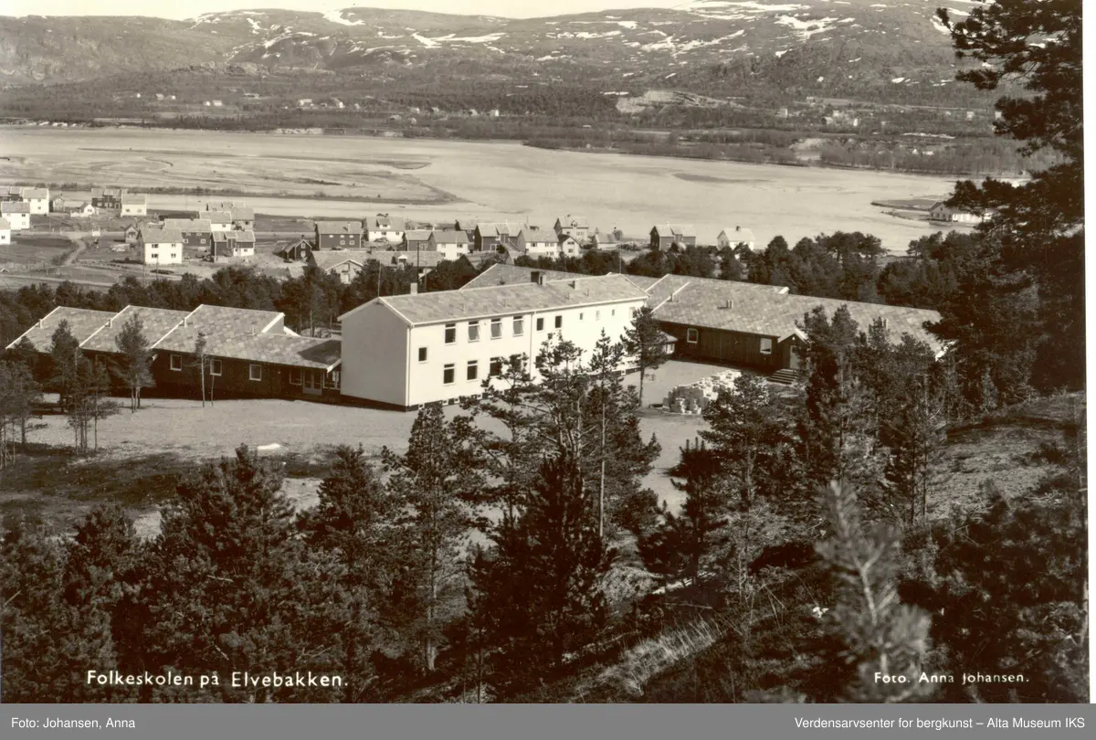 Elvebakken folkeskole, bolighus, uthus, Altaelva,