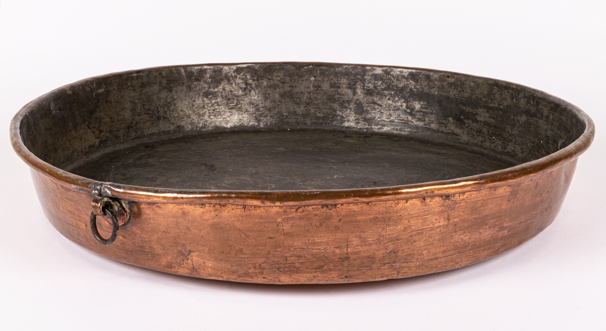 Mullöga, koppar, 47 cm i diameter.