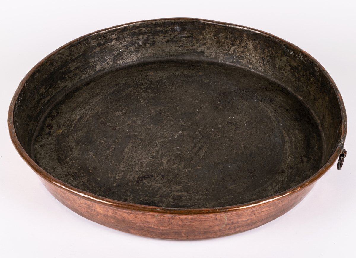 Mullöga, koppar, 47 cm i diameter.