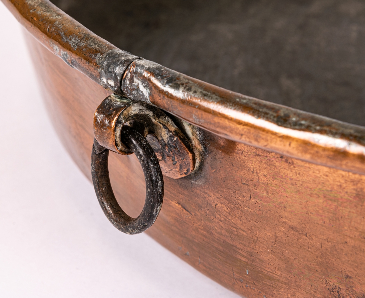 Mullöga, koppar, 47 cm i diameter.