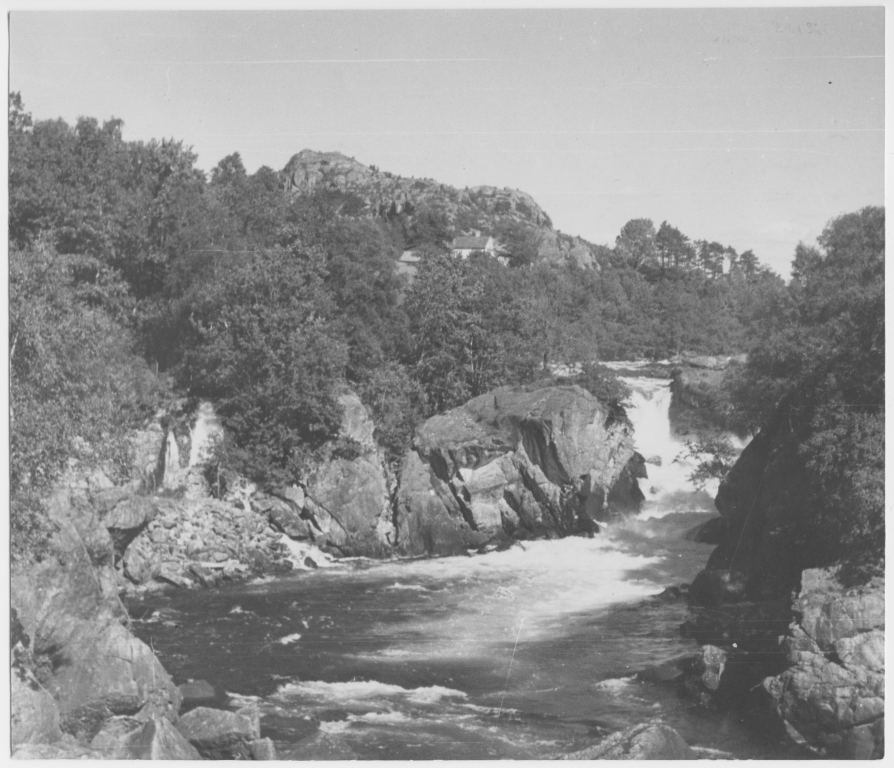 Fotlandsfossen m/hølen