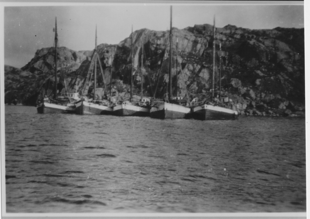 Farsundskøyter i Seksarvågen, Eigerøy