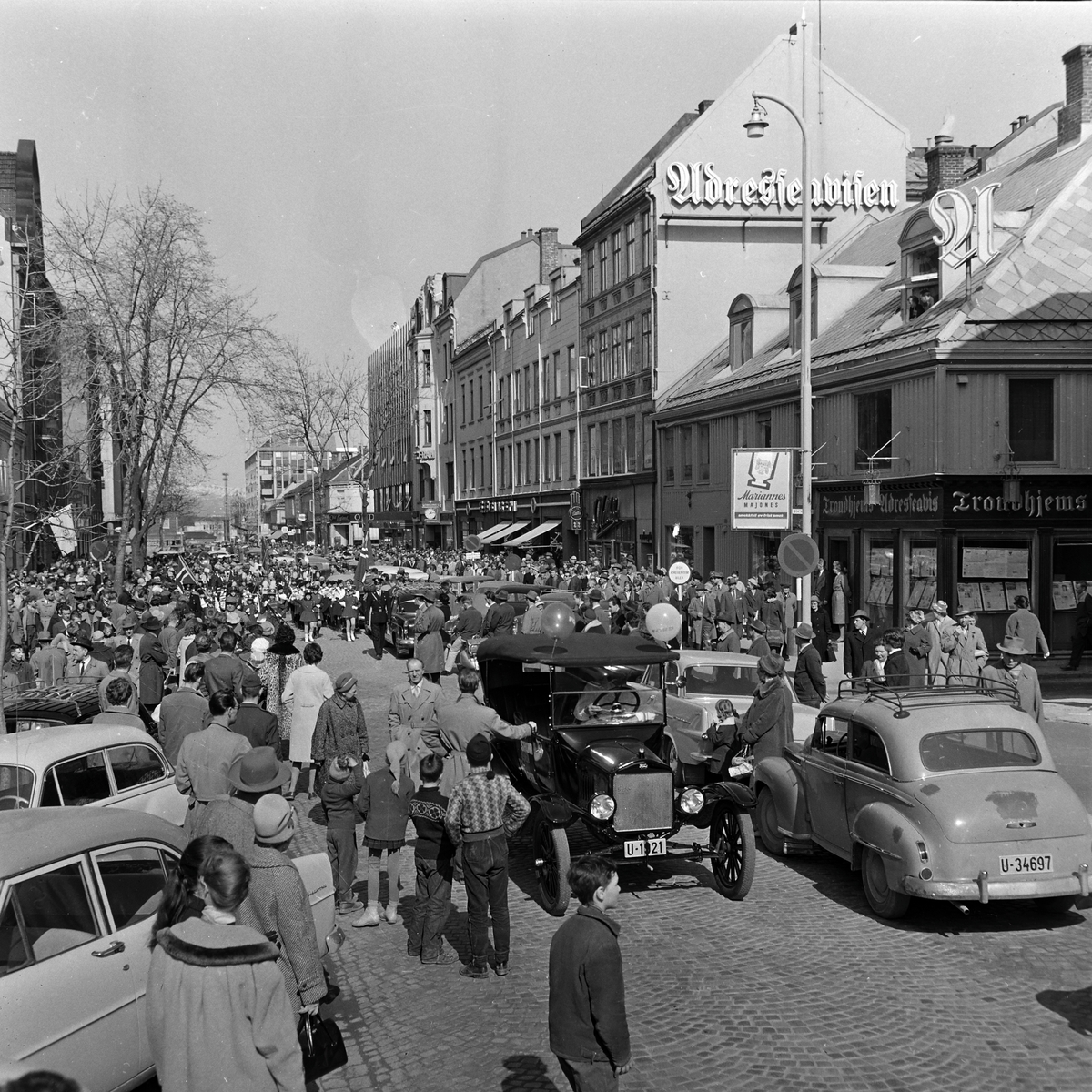 Jubileumsparade for Ford